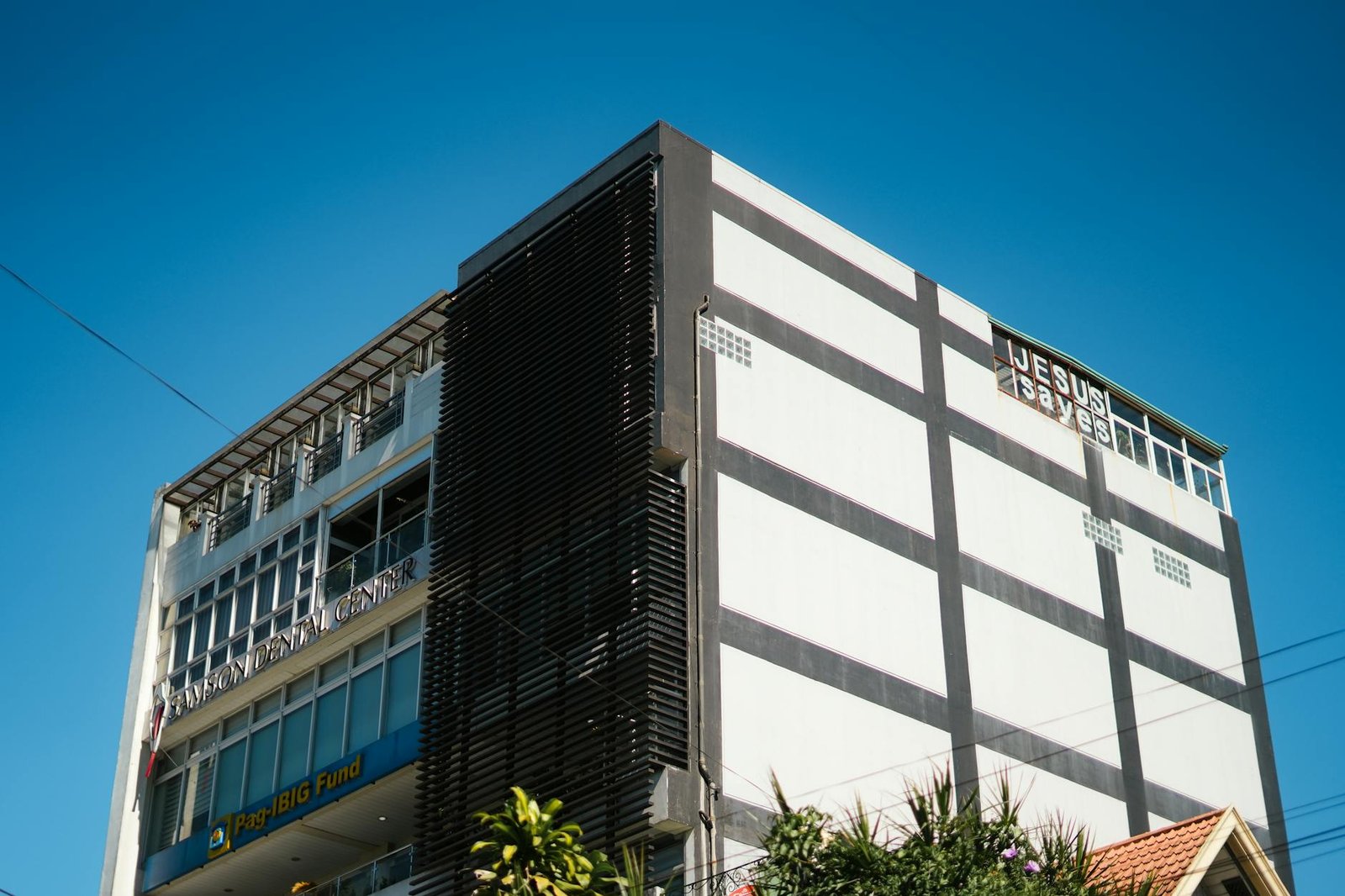 Kantor Pos KCU Tangerang 15000 di Jl Raya Serang