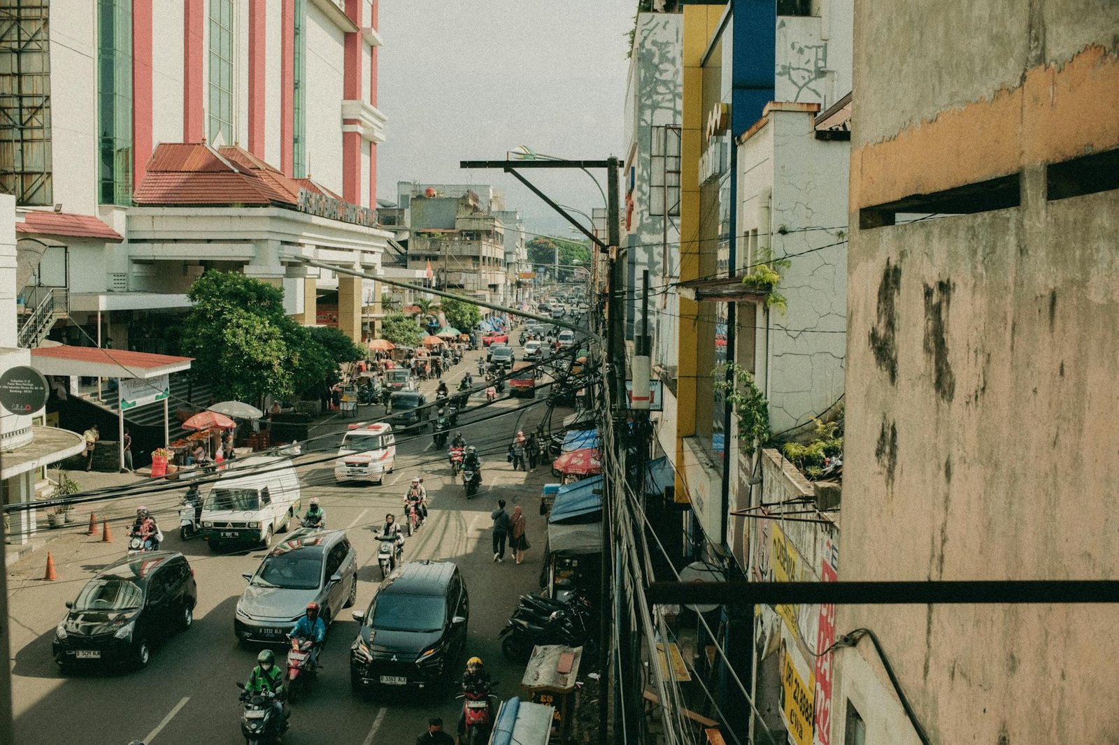 Kantor Pos KC Muara Enim 31300 di jalan utama kota