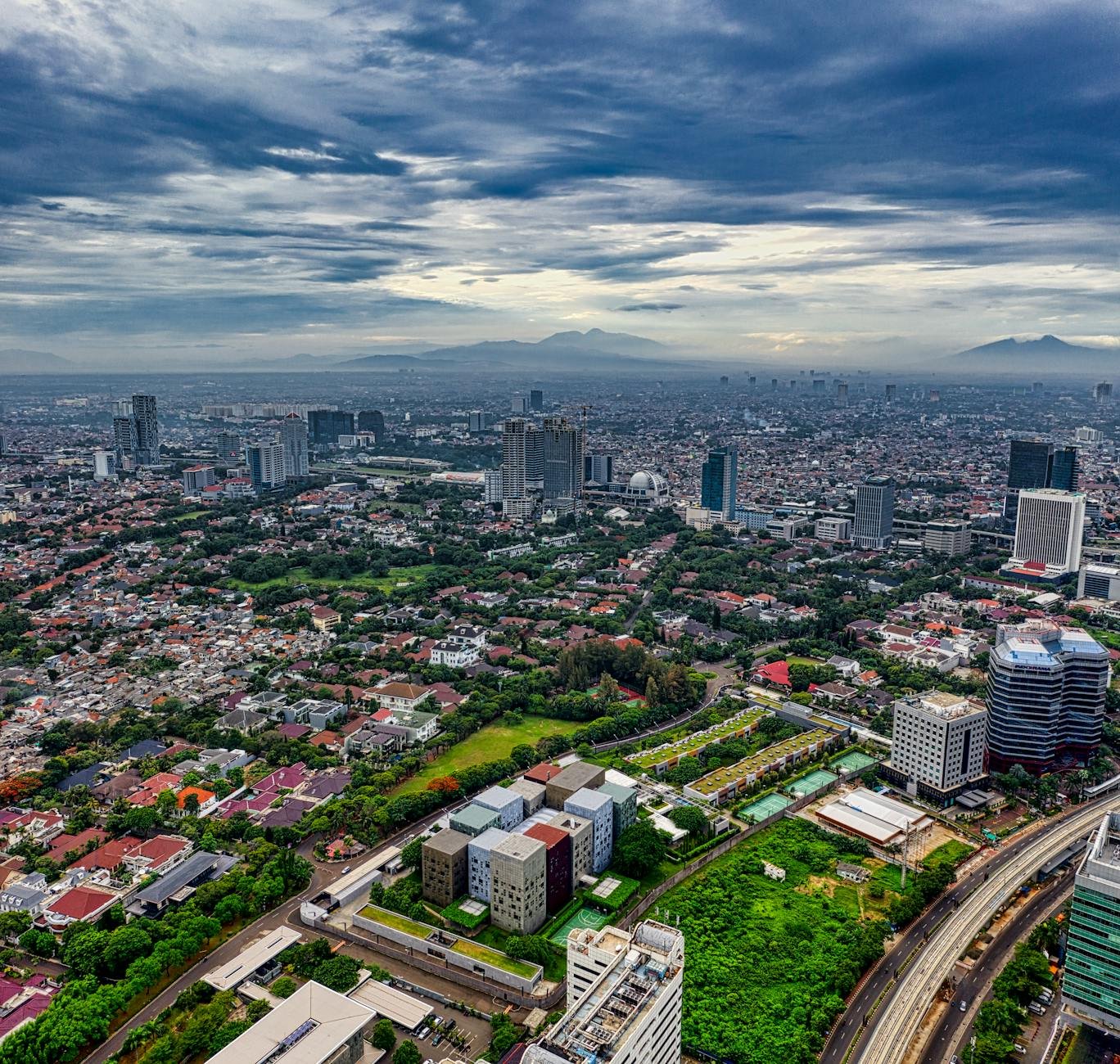 Kantor Pos Jakarta dan sekitarnya menyediakan layanan pengiriman cepat